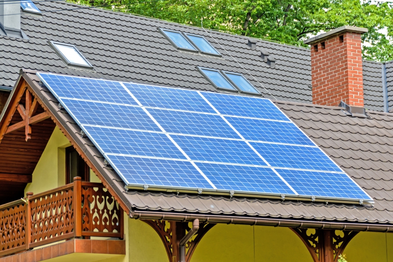 chauffagiste-MASSOINS-min_solar-panels-1477987